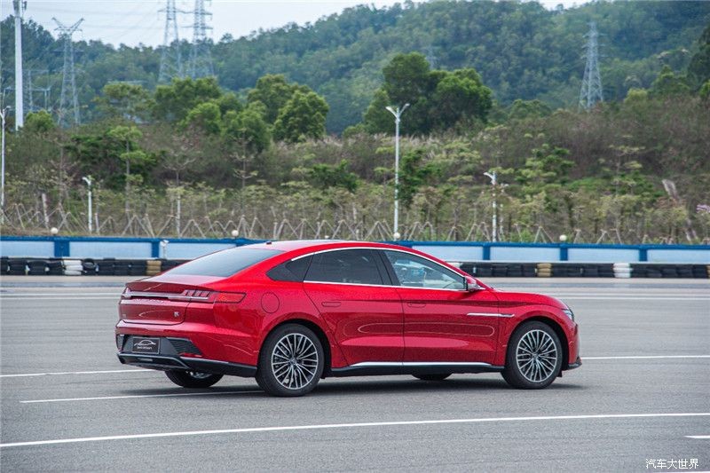 32.8米！汉EV创造全球新能源车最短百公里制动距离纪录